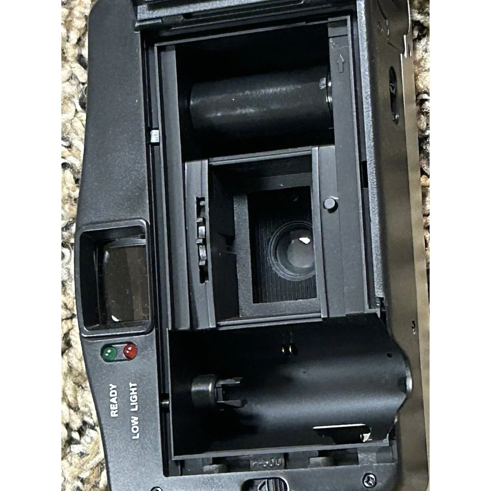 Vivitar Point & Shoot‎ Camera BV40 35mm Film – Focus Free, Motor Advance